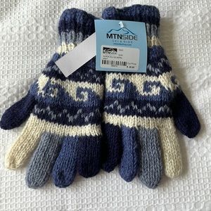 NEW Wachusett Mountain store-Heavy winter gloves, great for fires or skiing